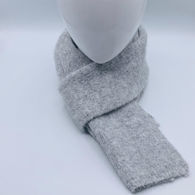 CLASSIIC KNITTED GRAY WINTER MUFFLER