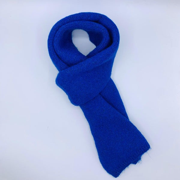 CLASSIC KNITTED BLUE WINTER MUFFLER