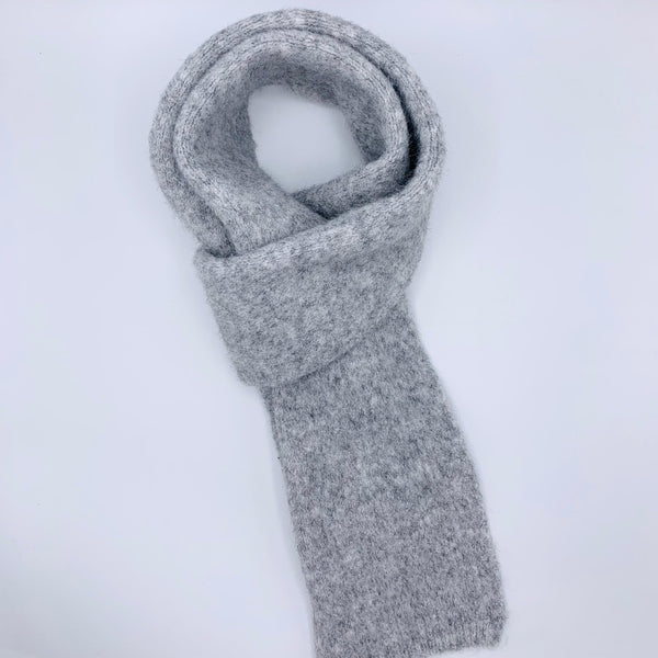 CLASSIIC KNITTED GRAY WINTER MUFFLER